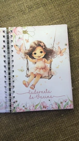 Caderneta de Saúde / Vacinação Personalizada Menina Balanço