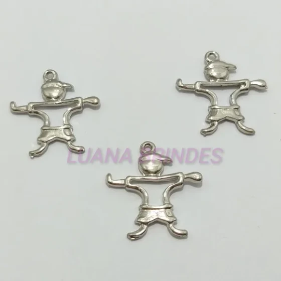 Pingente Menino de Metal Cor Prata -pct c/8 unid