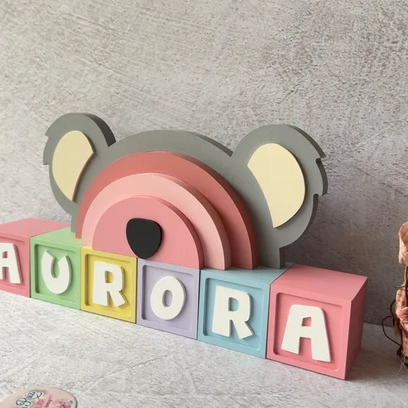 Coala Arco Íris +cubos 6x6cm Decoração Bebê