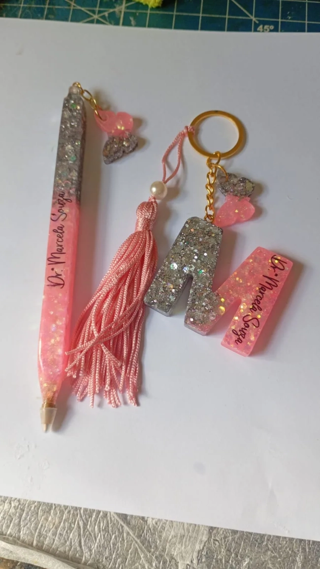 Kit Caneta e Chaveiro de Resina