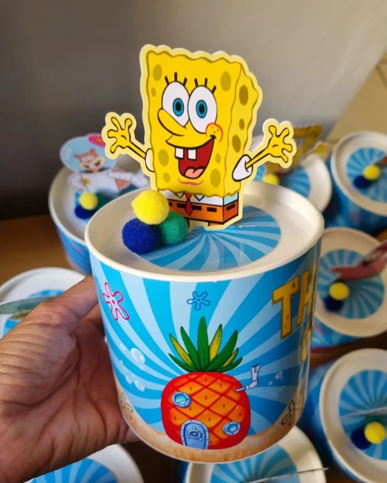 Centro de mesa Bob Esponja tubolata 10x10 com aplique 3D