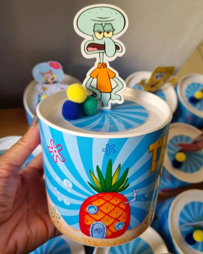 Centro de mesa Bob Esponja tubolata 10x10 com aplique 3D
