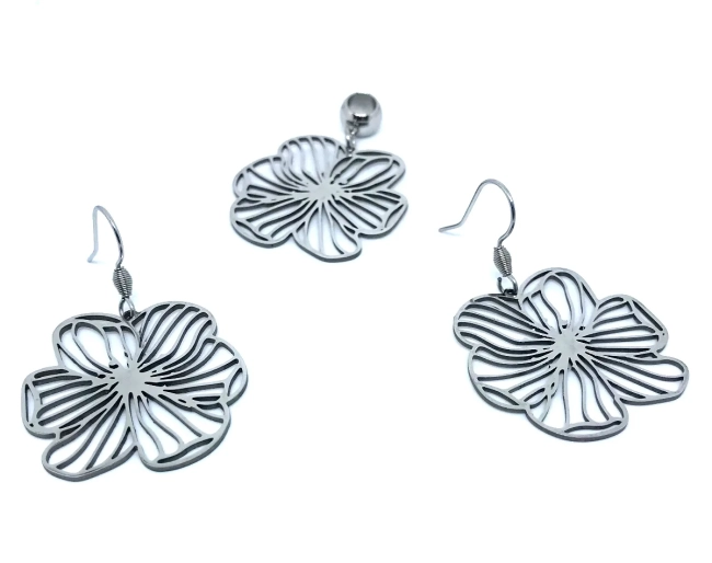 Conjunto Brinco E Pingente Flor Aço Inox Antialérgico