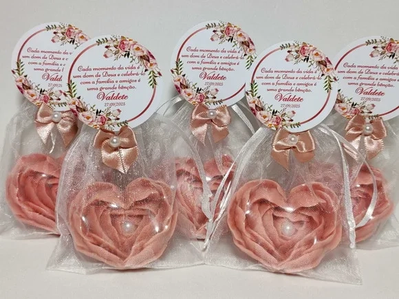 Lembrancinha de Aniversário 80 Anos: Sabonete Coração Flor