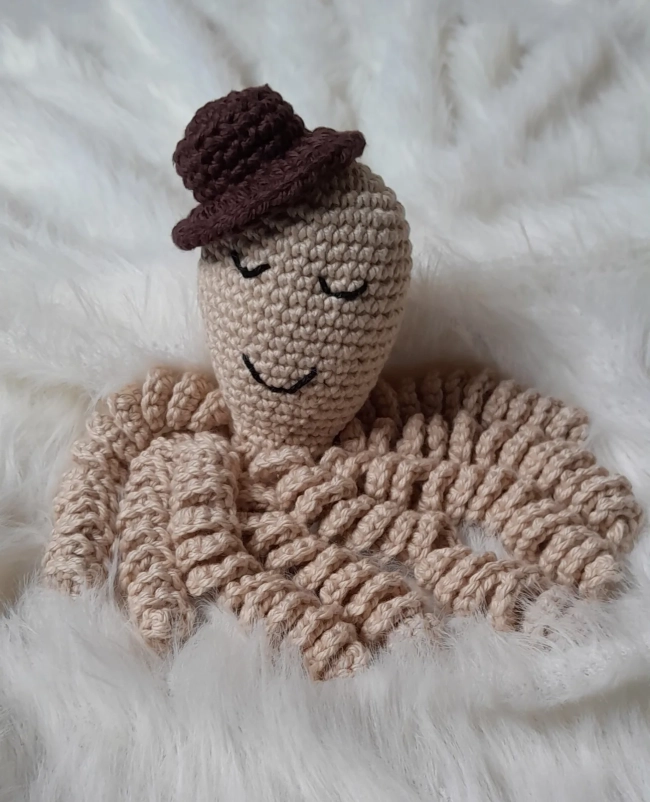 Polvo amigurumi neutro