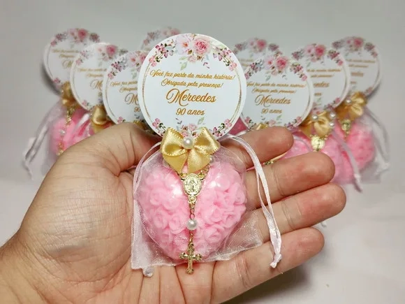 Lembrancinha 90 Anos: Sabonete Coração Floral com Mini Terço