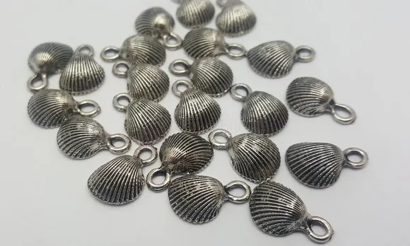 Pingente de Concha Prata Velha de 1,7cm em Metal