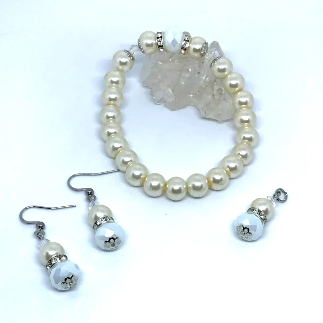 Conjunto Brilho Atemporal - Elegância Clássica: Pérola de Vidro, Cristal e Inox 