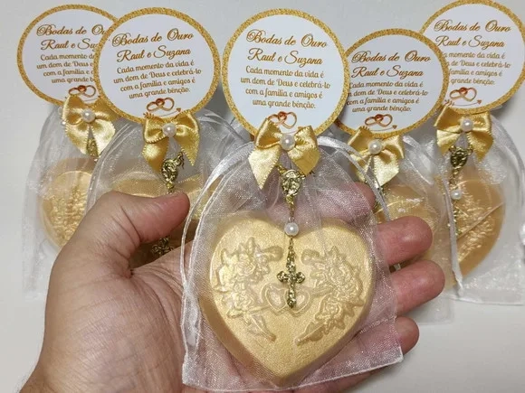 Lembrancinha Bodas de Ouro: Sabonete Coração com Mini Terço