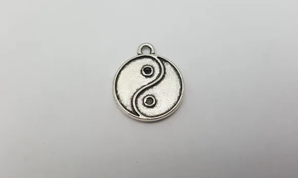 Pingente Yin Yang Prateado de 2,2cm Pacotes com 10 unidades