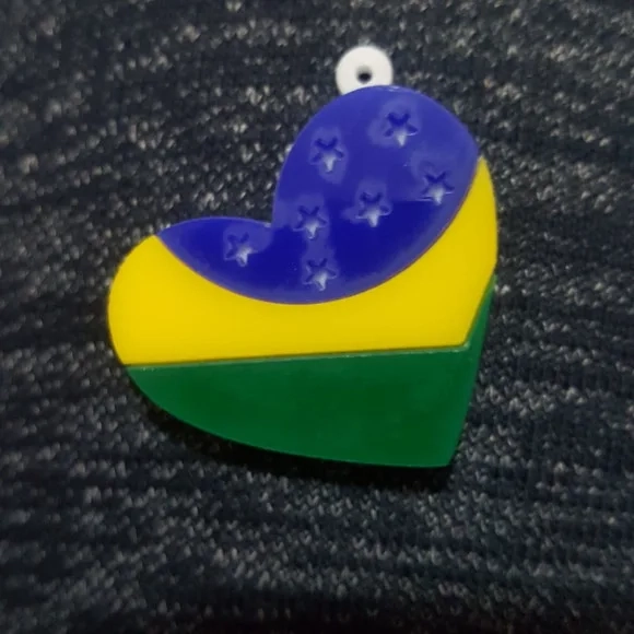 Chaveiro Bandeira Coração 3d de Acrilico 2,5cm - 3 Peças