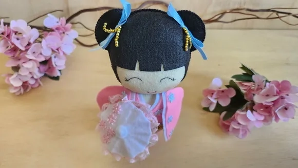 Boneca Kokeshi em Feltro 40 Cm* Chamar Chat