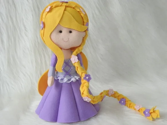 Boneca Rapunzel em Feltro - Enrolados