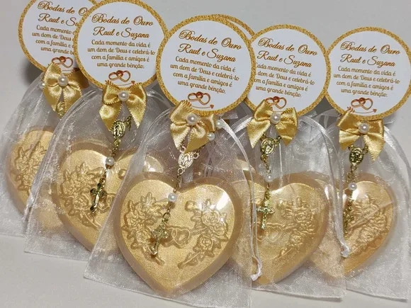 Lembrancinha Bodas de Ouro: Sabonete Coração com Mini Terço