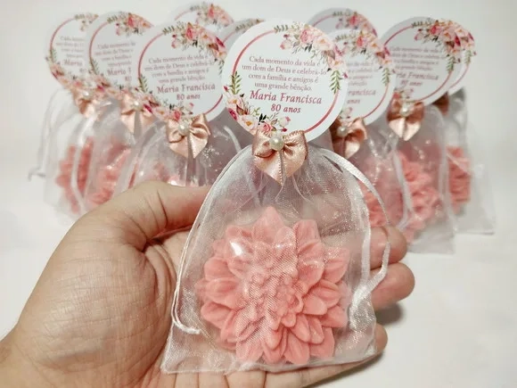 Lembrancinha de Aniversário 80 Anos: Sabonete Flor Dália