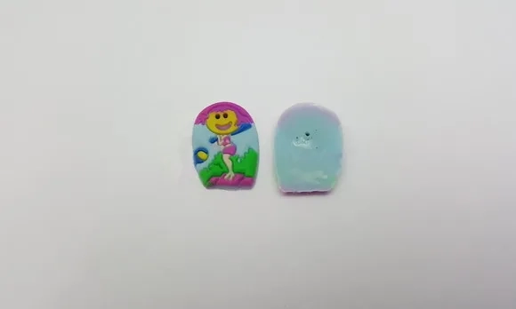 Aplique Menina Jogando Beisebol Emborrachado de 2,2cm