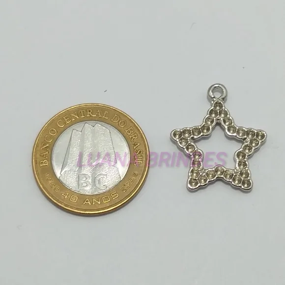 Pingente Estrela Cravada Metal em Prata - 2,5cm- pct. C/7 Un