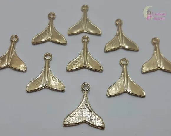 Pingente Calda Sereia de Metal Dourado - pct c/11 unid