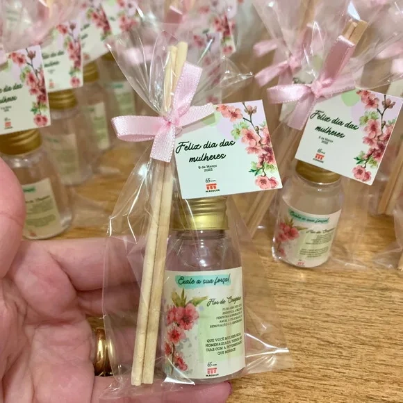 Brinde corporativo mini aromatizador dia das mulher com logo