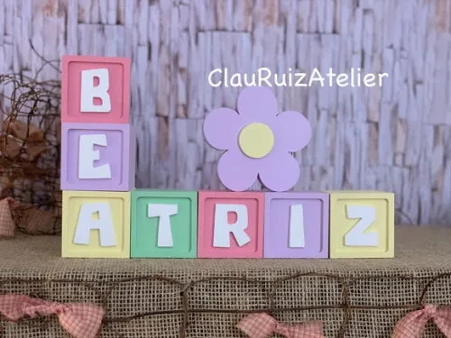 Decoração Bebê - Cubos 6x6cm Candy Ts + Flor Mesa