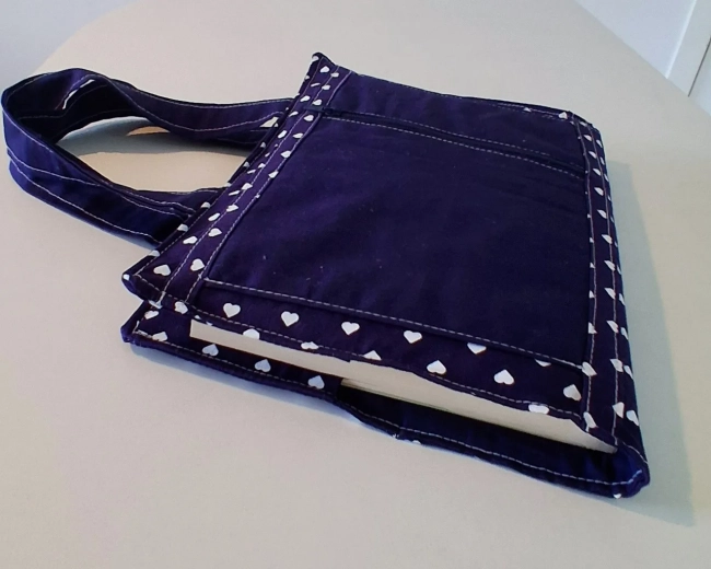 Capa de Livro em tecido com bolso estampa de coração