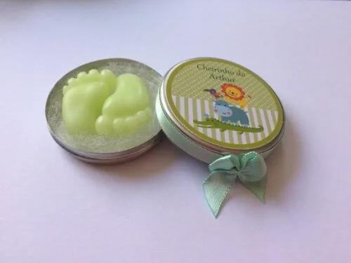 Lembrancinha Maternidade latinha sabonete Safari