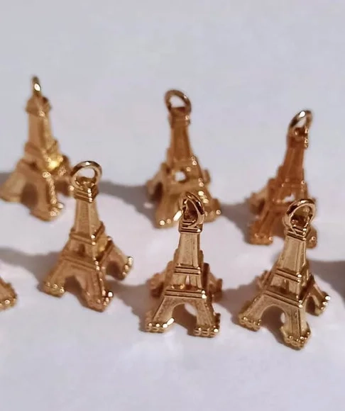 Pingente da Torre Eiffel Dourada - 15 Unidades