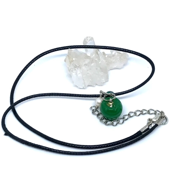 Cordão Colar com Pingente Maçã de Jade Verde e Pérola