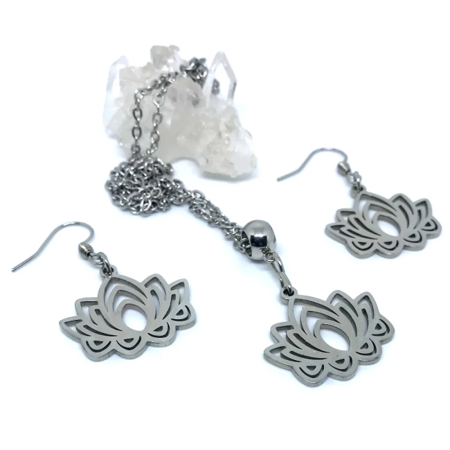 Conjunto Brincos e Corrente com Pingente em Aço Inox FLOR de Lotus