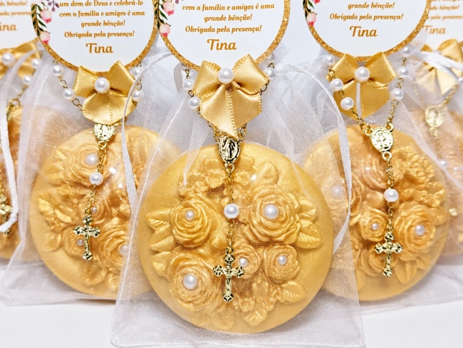 Lembrancinha 80 Anos Sabonete Maison Floral com Mini Terço