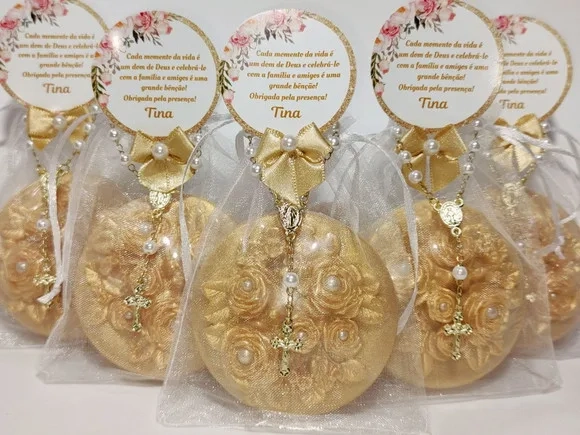 Lembrança 80 Anos Sabonete Provence Buquê de Rosas com Terço