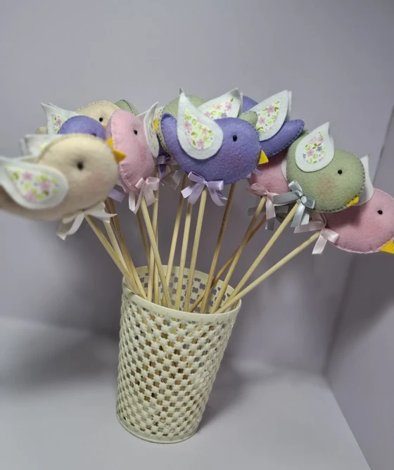 Passarinhos de feltro no palito- linha decoração