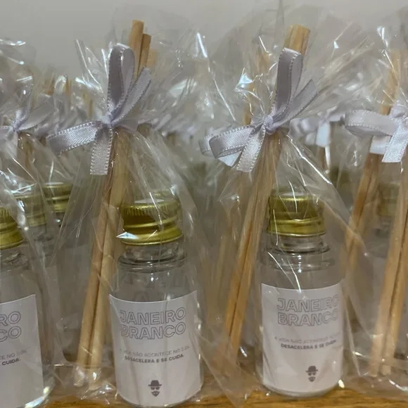 Brinde Janeiro Branco Mini Aromatizador com Logo