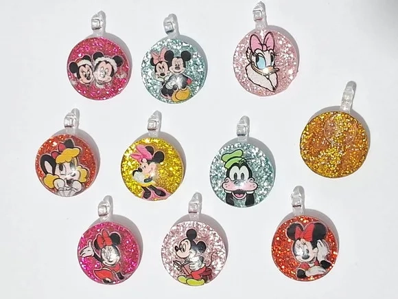Pingente Mickey e Minnie Redondo 2cm de Resina Pacote com 10