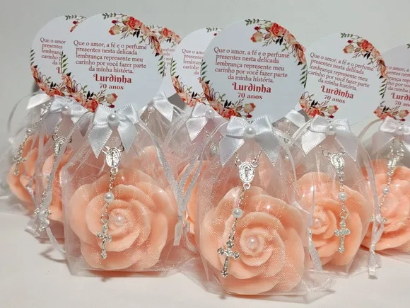 Lembrancinha 70 Anos: Sabonete Rosa Luxo com Mini Terço
