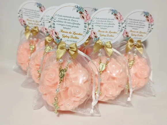 Lembrancinha 90 Anos: Sabonete Provence Rosas com Mini Terço