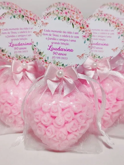 Lembrancinha de Aniversário 90 Anos: Sabonete Coração Floral
