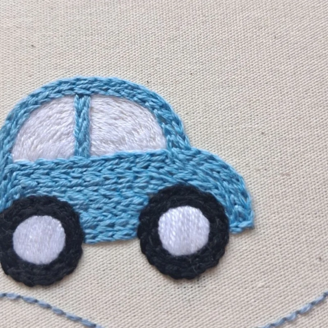 Porta Maternidade Bordado à Mão - Carrinhos Verde e Azul
