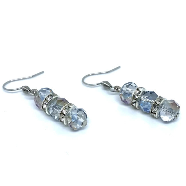 Brinco Aço Cirúrgico Antialérgico Cristal Cinza Azulado efeito Furta-cor Aurora Boreal e strass