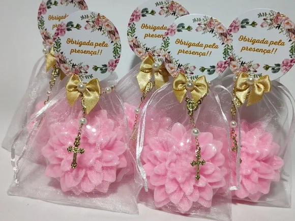 Lembrancinha 70 Anos: Sabonete Flor Dália com Mini Terço