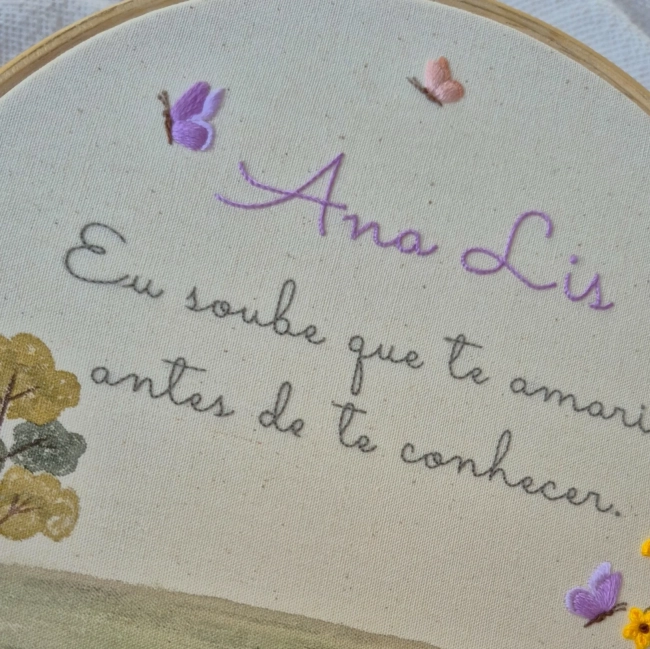 Porta Maternidade Ovelhinha com Nome | Bordado à Mão e Aquarela Personalizado