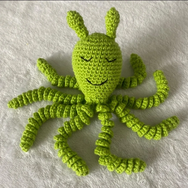 Polvo amigurumi neutro