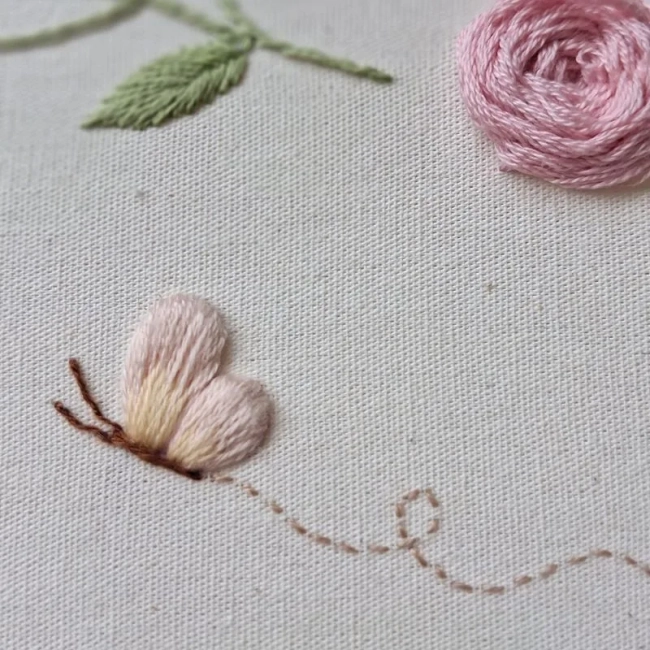 Porta Maternidade Bordado à Mão - Floral Rosa