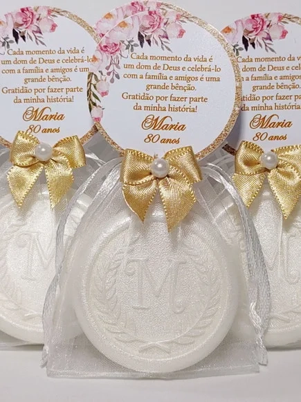 Lembrancinha 80 Anos: Sabonete Letra Inicial Personalizada