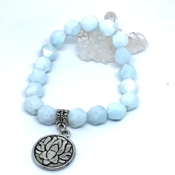 Pulseira de Pedra Natural Água Marinha Leitosa Facetada com Pingente Flor de Lótus