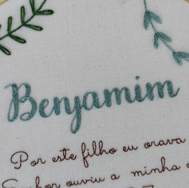 Porta Maternidade Ovelhinha com Nome e Versículo | Bordado à Mão Personalizado