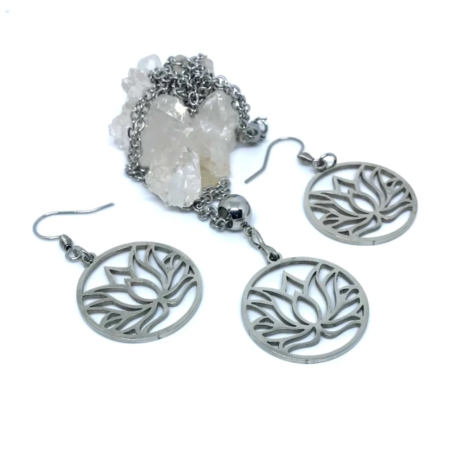 Conjunto  Corrente com Pingente e Brincos Flor de Lótus Aço Inox Antialérgico