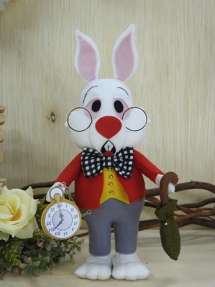 Coelho da Alice no País das Maravilhas em Feltro