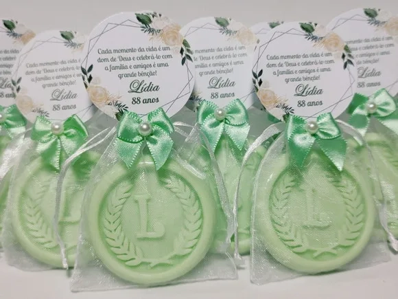 Lembrancinha 88 Anos: Sabonete Letra Inicial Personalizada