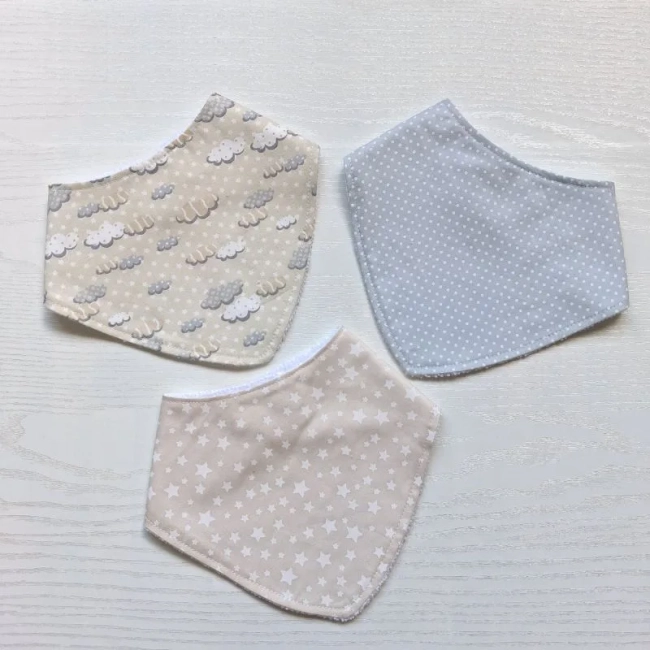 Kit 3 Babadores Bandana Premium para bebê - nuvens